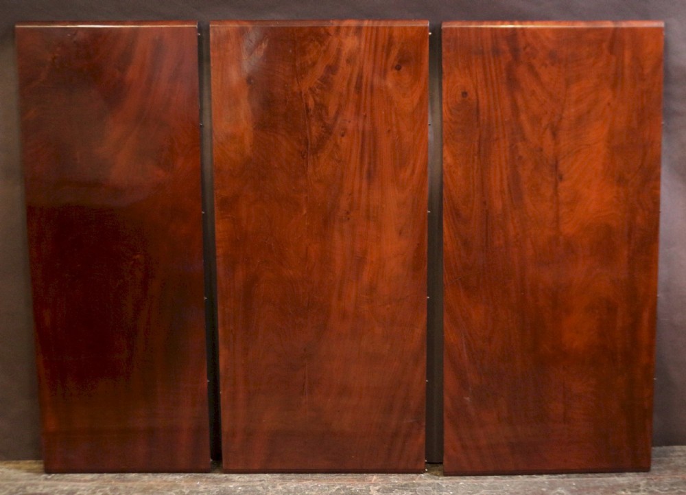 Early Victorian Mahogany Extending Dining Table having 3 Extra Leaves View V