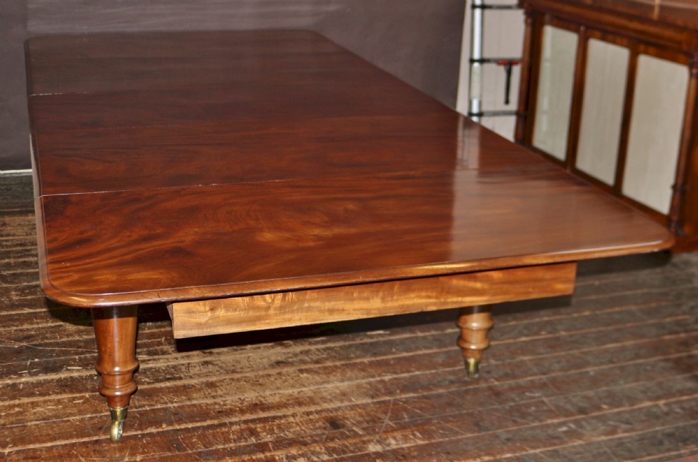 Early Victorian Mahogany Extending Dining Table having 3 Extra Leaves View XI