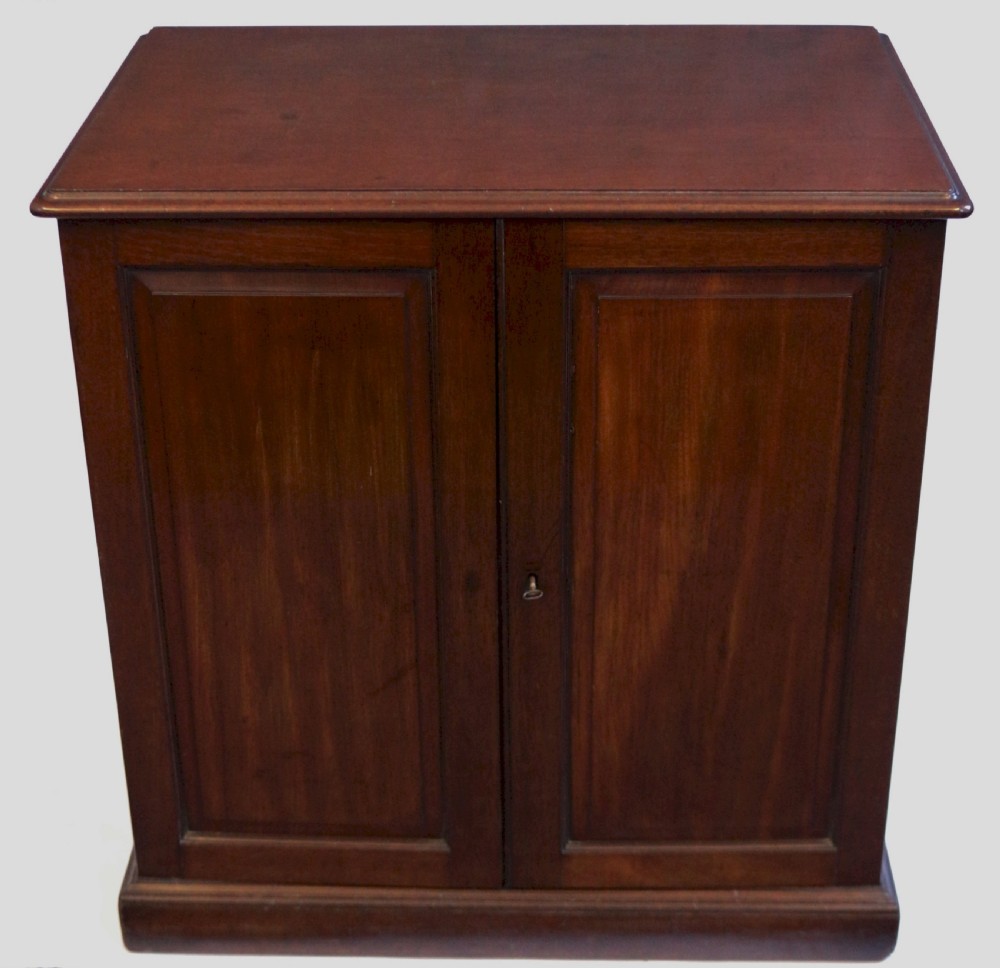 George 111 Mahogany 2 Door Dwarf Cupboard
