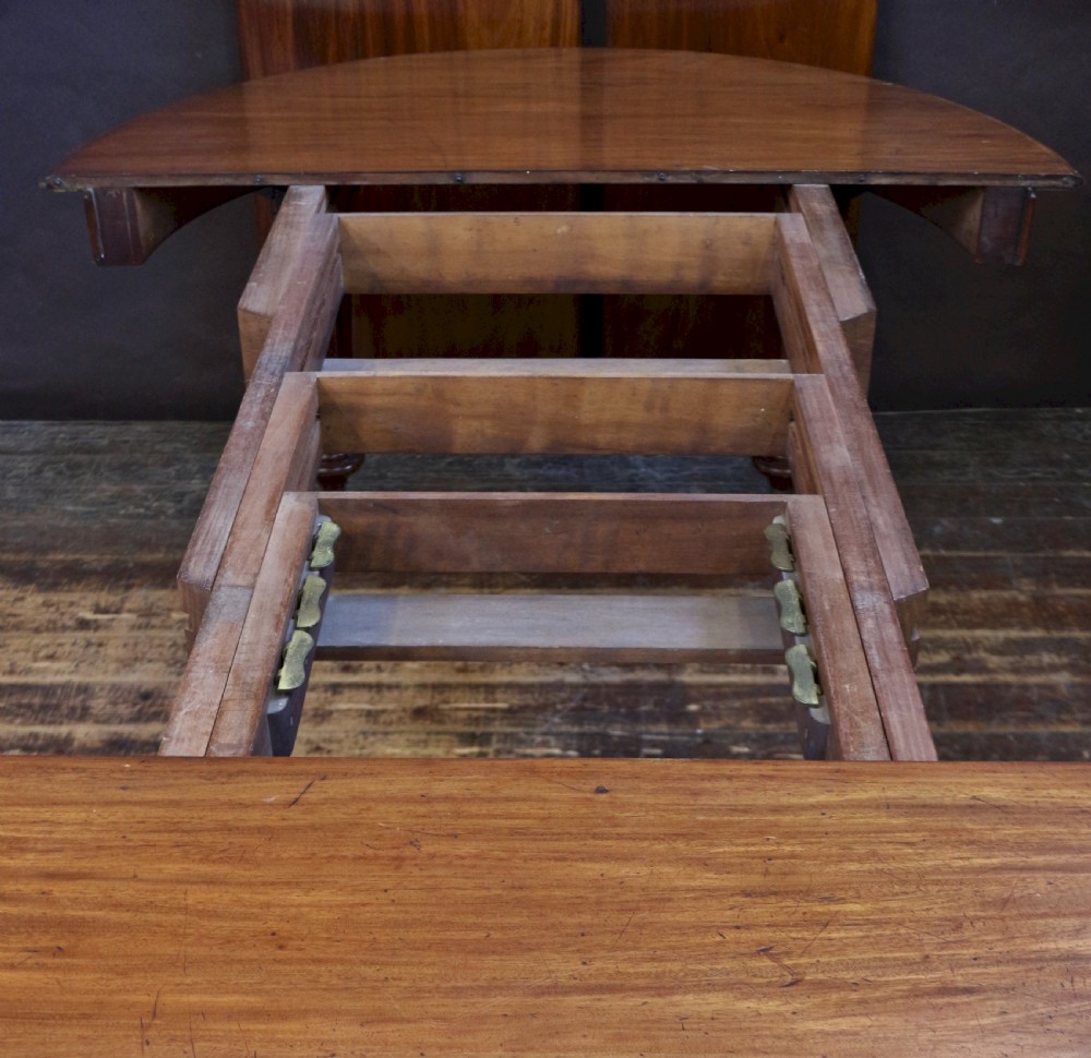 Victorian Mahogany Circular Extending Dining Table with 3 Extra Leaves View VIII