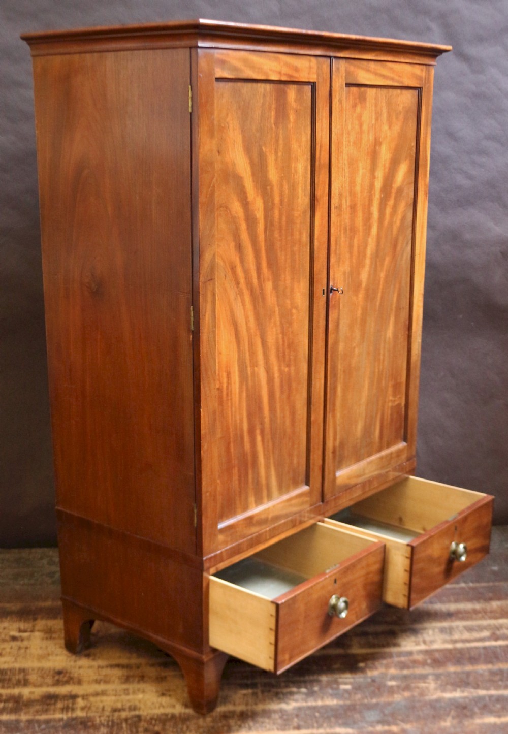 Fine Quality George 1V Mahogany Dwarf Linen Press Wardrobe by Wilkinson View III