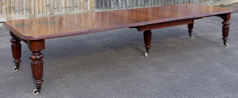 Victorian Mahogany Extending Dining Table with 6 Extra Leaves View II
