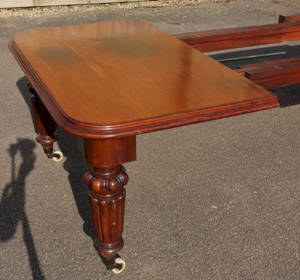 Victorian Mahogany Extending Dining Table with 6 Extra Leaves View X