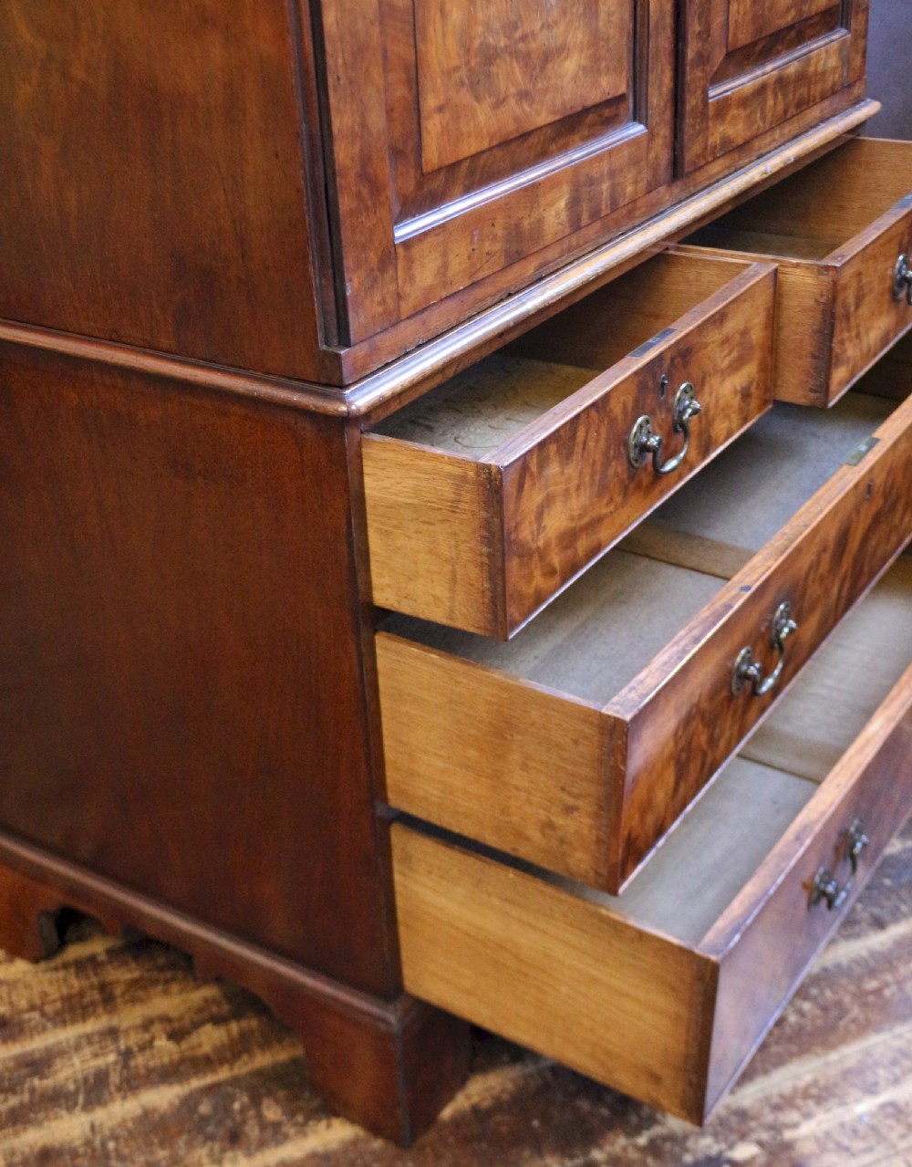 George 111 Fine Figured Mahogany Linen Press View VII