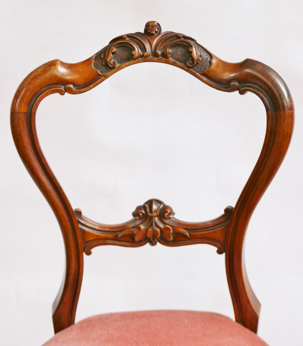 Victorian Good Quality Walnut Set of 6 Cabriole Leg Chairs View IV