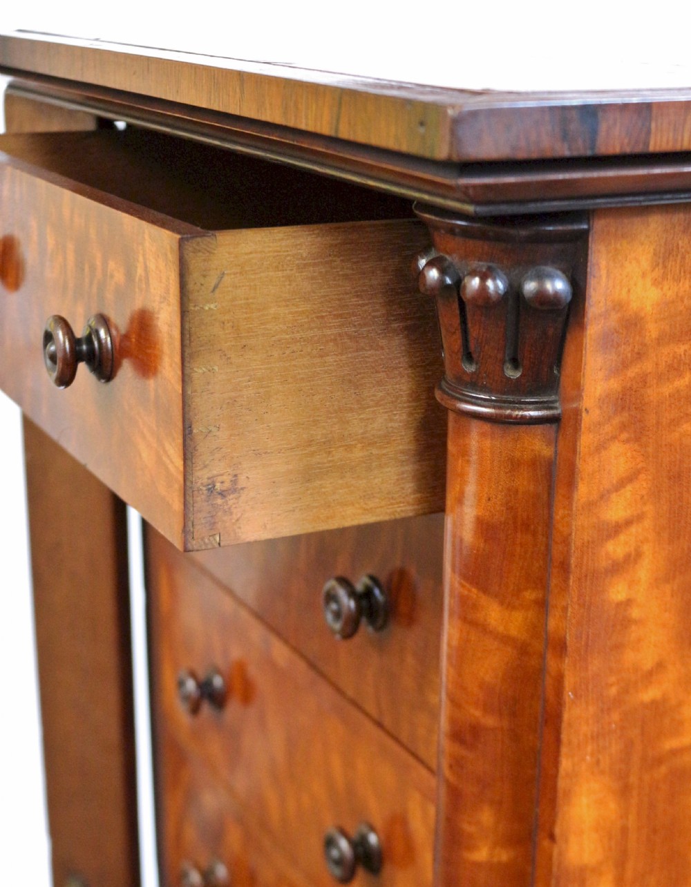 Fine Quality William 1V Satinwood 9 Drawer Wellington Chest View VIII