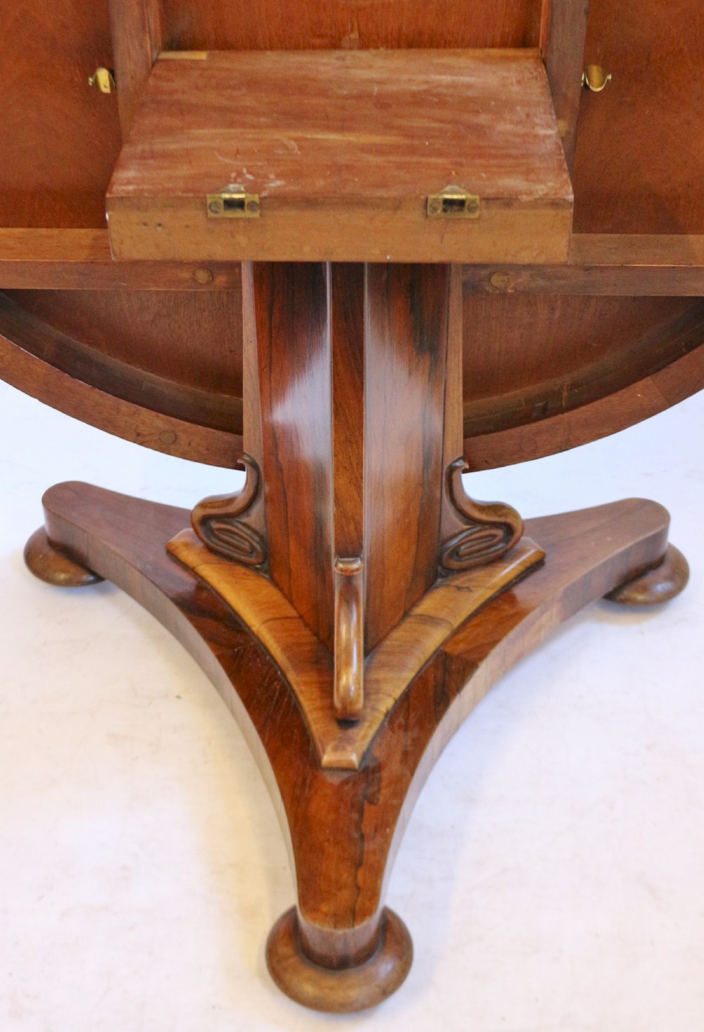 William IV Figured Rosewood Round Pedestal Centre Table View V