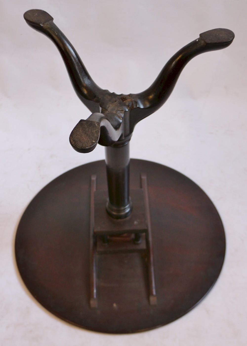 Fine Early George 111 Mahogany Round Birdcage Tripod Table View XII