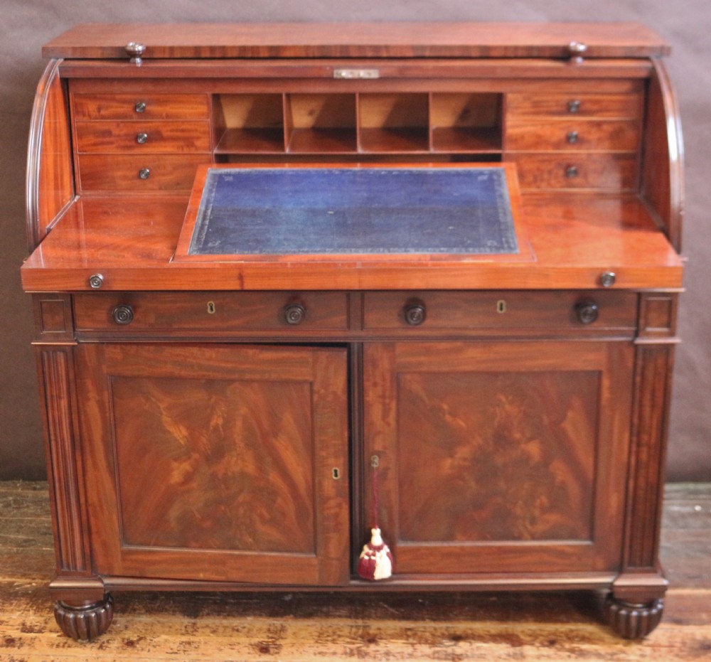 Fine Quality Geog. 1V Mahogany Cylinder Top Bureau View IV