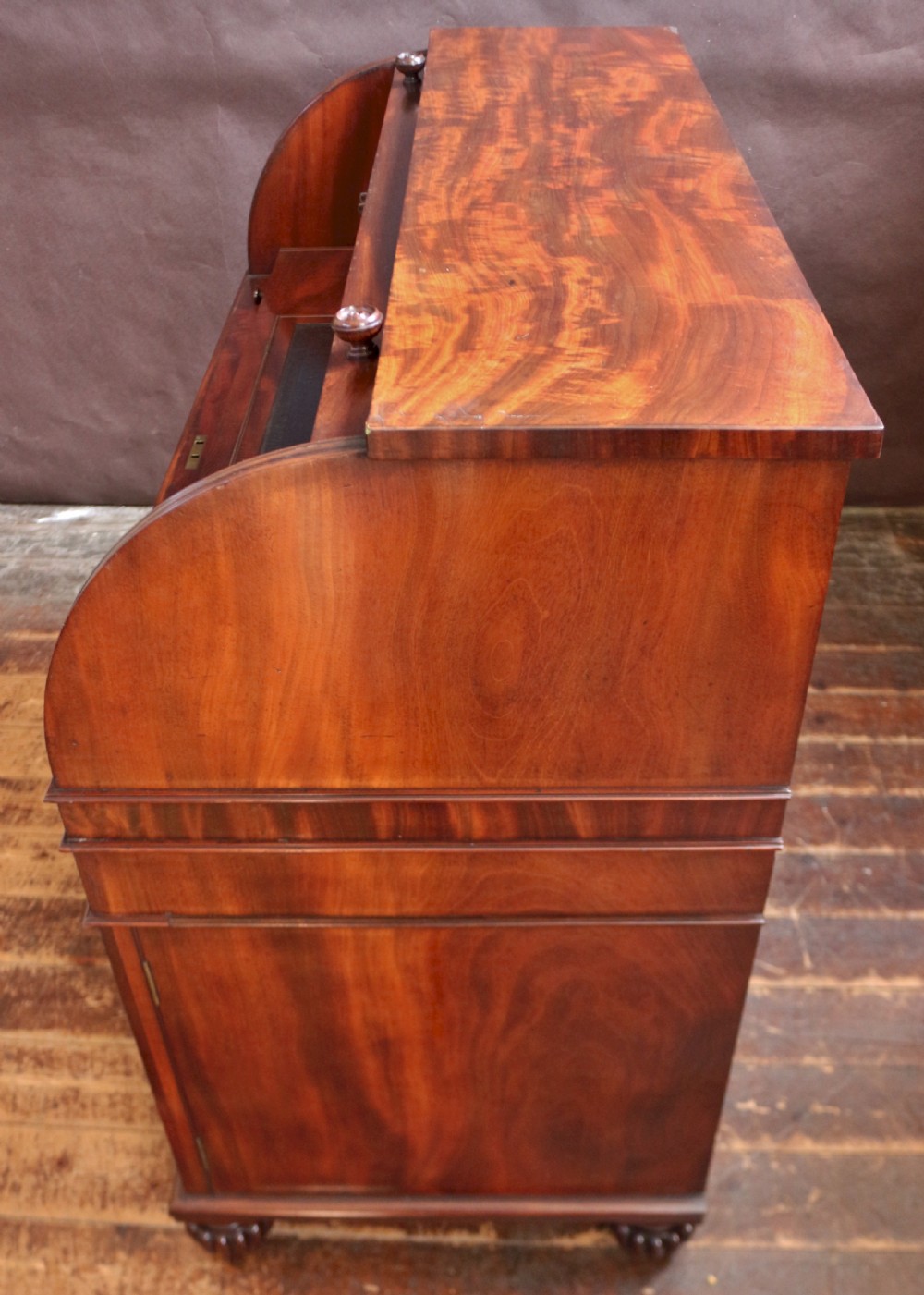 Fine Quality Geog. 1V Mahogany Cylinder Top Bureau View XI