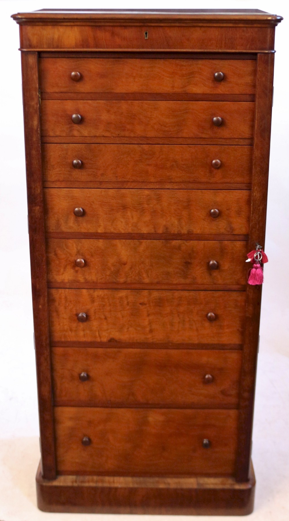 Good Quality Victorian Mahogany 8 Drawer Wellington Chest