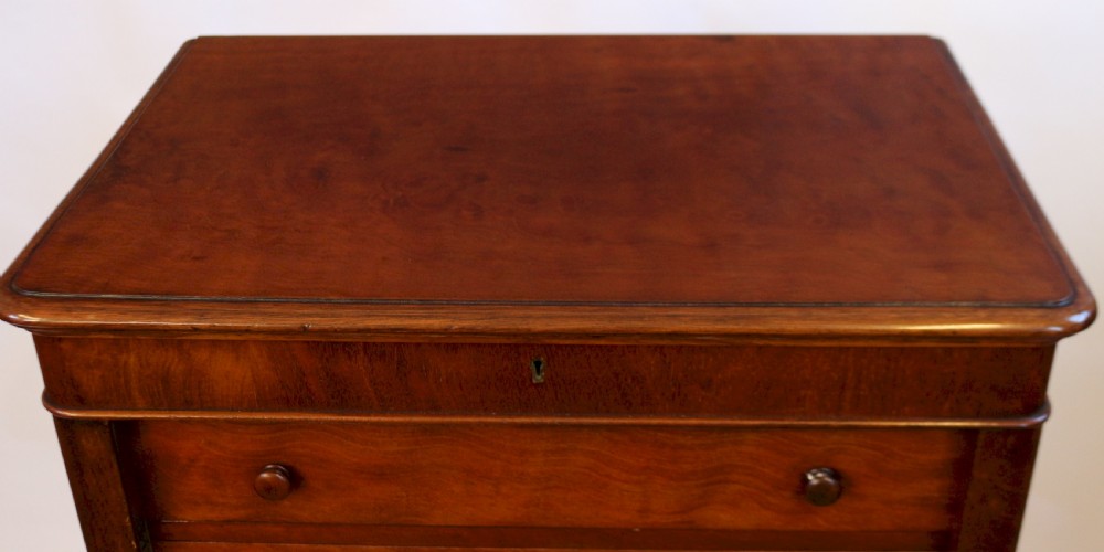 Good Quality Victorian Mahogany 8 Drawer Wellington Chest View IV