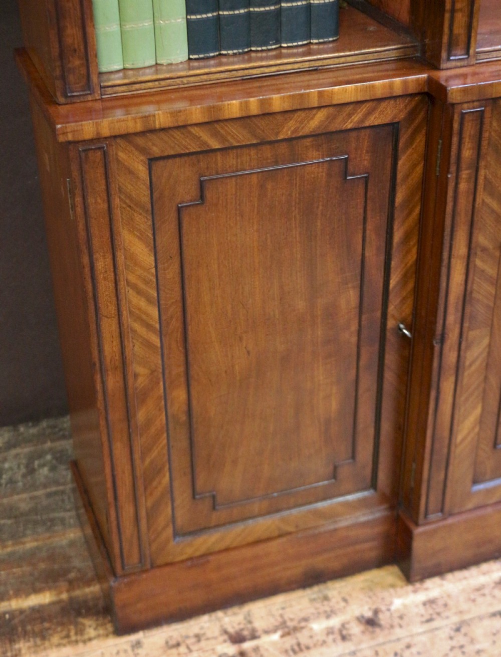 Fine Regency Mahogany Open Top Breakfront Bookcase View VIII