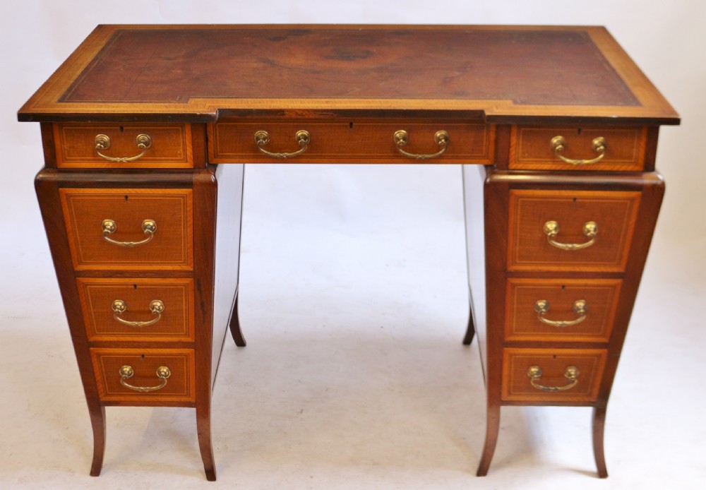 Edwardian Mahogany 9 Drawer Kneehole Desk