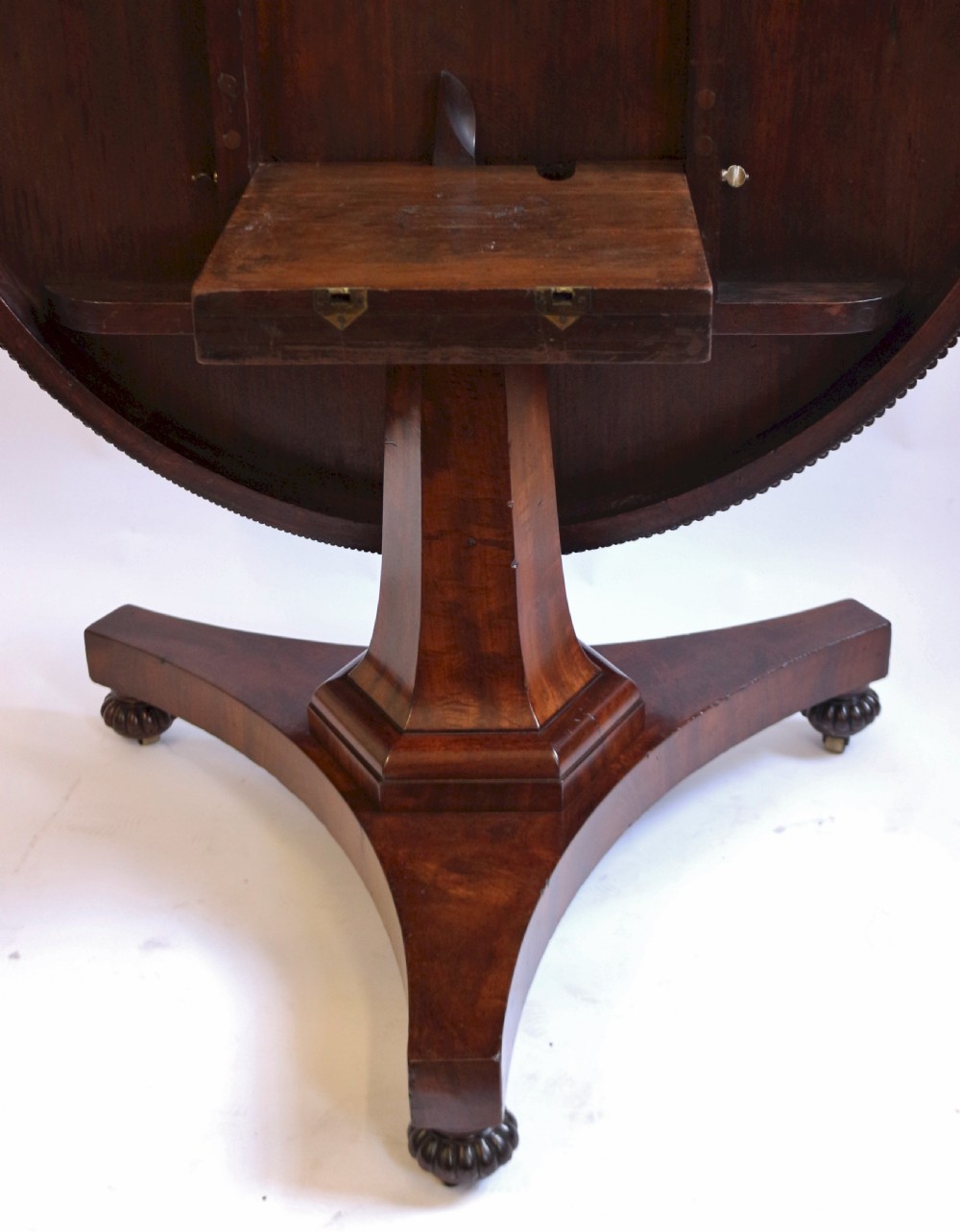 William 1V Well Figured Mahogany Circular Pedestal Tilt Top Centre Table View V