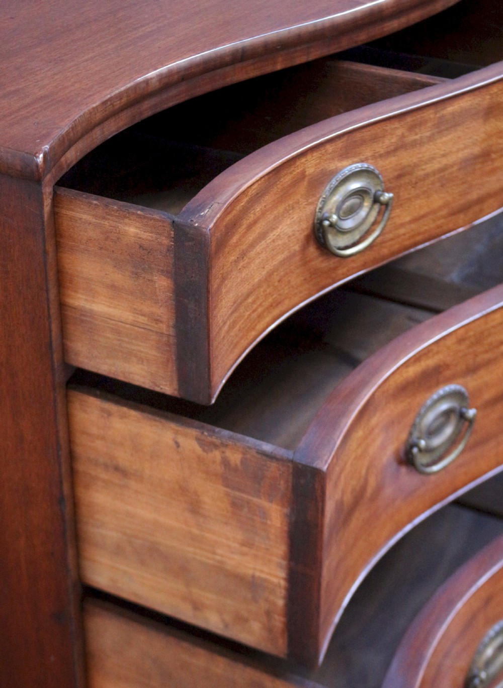 George 111 Mahogany 4 Drawer Serpentine Chest View VI