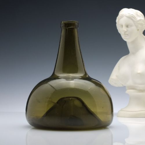 early 18th century glass wine bottle c1715 - CATEGORY: ANTIQUE GLASS - DATED 18TH CENTURY