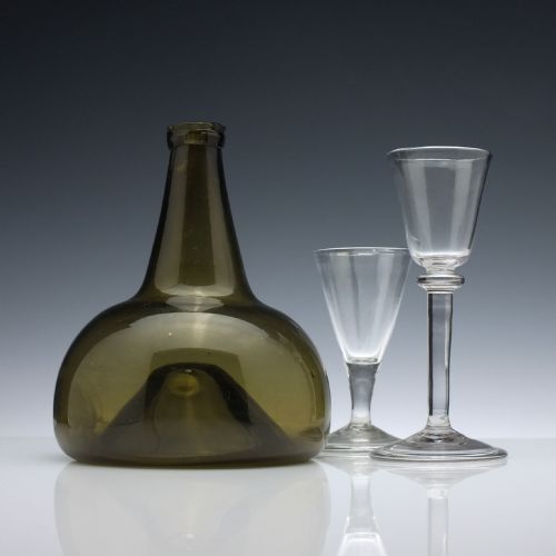 EARLY 18TH CENTURY GLASS WINE BOTTLE C1715 - ADDITIONAL PHOTO 2