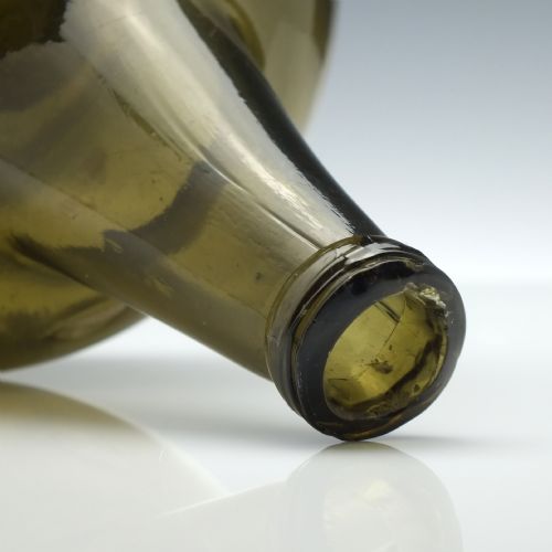EARLY 18TH CENTURY GLASS WINE BOTTLE C1715 - ADDITIONAL PHOTO 7