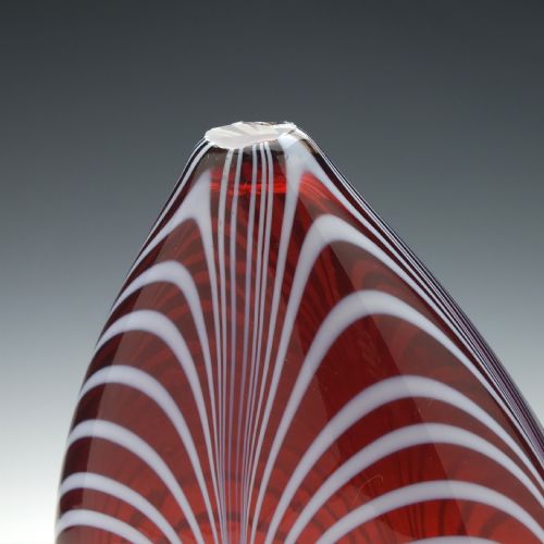 19TH CENTURY NAILSEA CRANBERRY GLASS FLASK C1850 - ADDITIONAL PHOTO 4
