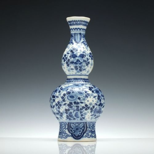 a ribbed dutch double gourd vase c1910 - CATEGORY: ANTIQUE VASES - DATED 1910