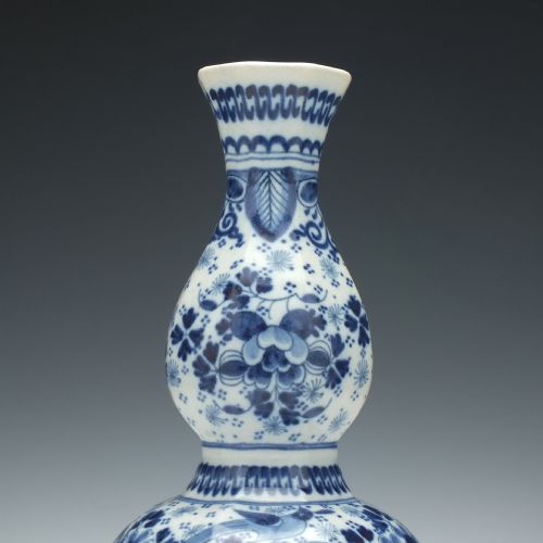 A RIBBED DUTCH DOUBLE GOURD VASE C1910 - ADDITIONAL PHOTO 2