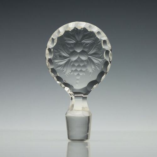 PAIR OF LARGE VICTORIAN INTAGLIO CUT GLASS DECANTERS C1890 - ADDITIONAL PHOTO 10