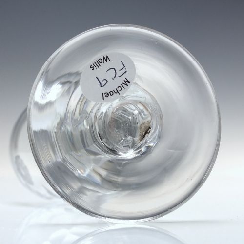 FINE 18TH CENTURY SCALLOP CUT ENGRAVED WINE GLASS C1770 - ADDITIONAL PHOTO 1