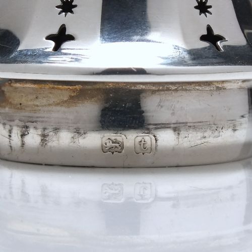 LARGE GEORGE V ENGLISH STERLING SILVER SUGAR CASTER BIRMINGHAM 1918 - ADDITIONAL PHOTO 2