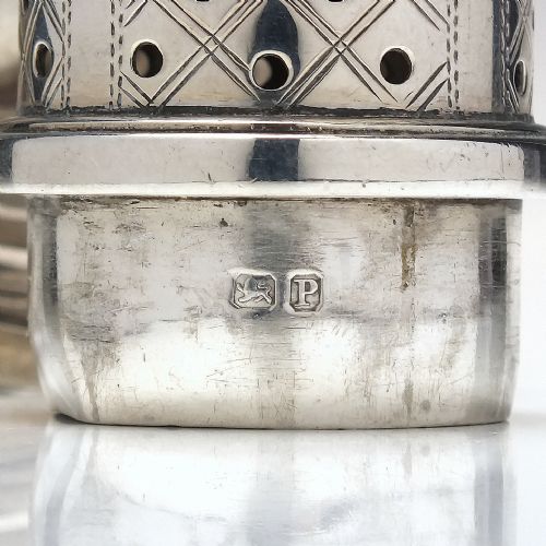 LARGE 19TH CENTURY ENGLISH STERLING SILVER SUGAR CASTER CHESTER 1898 - ADDITIONAL PHOTO 1