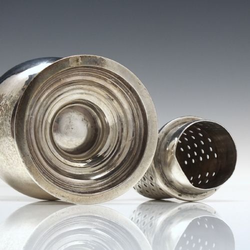 LARGE 19TH CENTURY ENGLISH STERLING SILVER SUGAR CASTER CHESTER 1898 - ADDITIONAL PHOTO 2