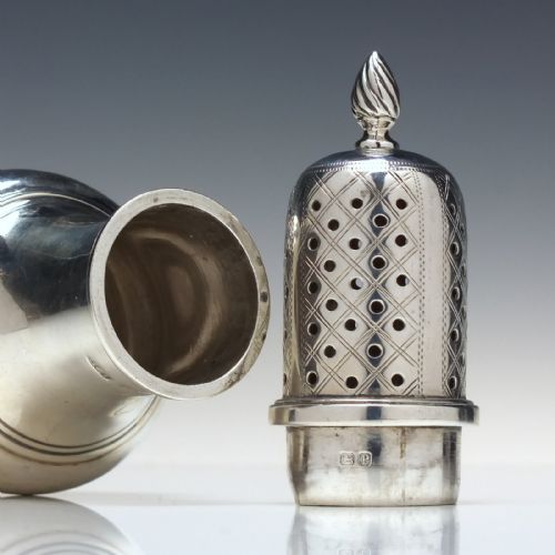 LARGE 19TH CENTURY ENGLISH STERLING SILVER SUGAR CASTER CHESTER 1898 - ADDITIONAL PHOTO 3