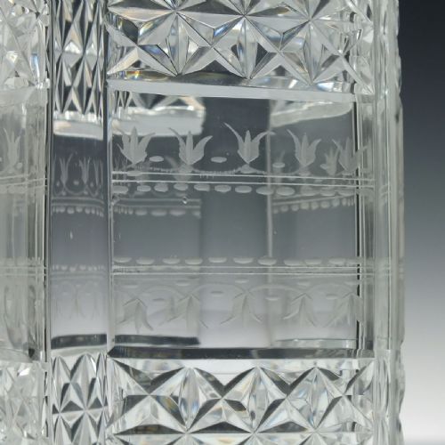 PAIR OF ANTIQUE ENGRAVED VICTORIAN GLASS DECANTERS C1880 - ADDITIONAL PHOTO 3