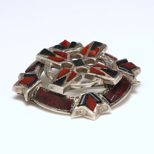 LARGE ANTIQUE SCOTTISH CELTIC SHIELD SILVER AGATE BROOCH C1880 - ADDITIONAL PHOTO 2