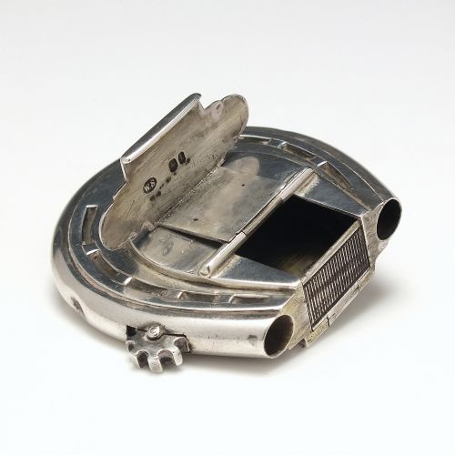 VICTORIAN SOLID SILVER HORSESHOE VESTA CASE WITH ENGRAVED CREAST 1887 - ADDITIONAL PHOTO 2
