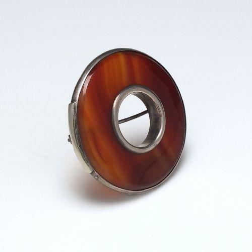 ANTIQUE SCOTTISH CELTIC SHIELD SILVER AMBER BANDED AGATE BROOCH C1880 - ADDITIONAL PHOTO 1