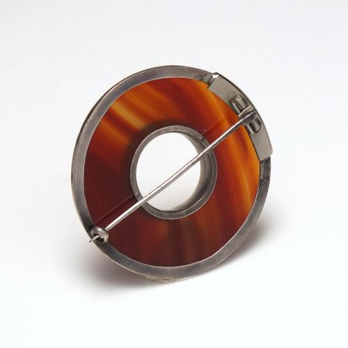 ANTIQUE SCOTTISH CELTIC SHIELD SILVER AMBER BANDED AGATE BROOCH C1880 - ADDITIONAL PHOTO 2