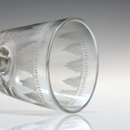 PAIR OF 18TH CENTURY ANGLO IRISH ENGRAVED DRAM GLASSES C1760 - ADDITIONAL PHOTO 2