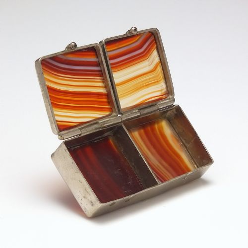 ANTIQUE SCOTTISH BANDED AGATE DOUBLE PILL BOX C1880 - ADDITIONAL PHOTO 2