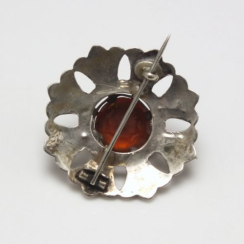 ANTIQUE SILVER AGATE CELTIC SHIELD BROOCH C1880 - ADDITIONAL PHOTO 2