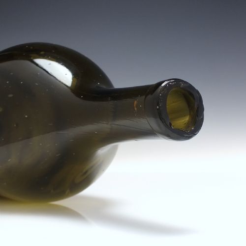 LARGE 18TH CENTURY GREEN GLASS WINE BOTTLE C176080 - ADDITIONAL PHOTO 3