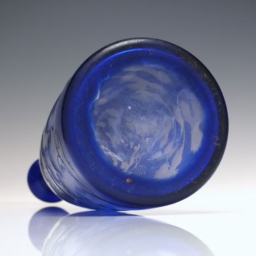 ANTIQUE 19TH CENTURY ENGRAVED BRISTOL BLUE GLASS SERVING BOTTLE C1860 - ADDITIONAL PHOTO 4