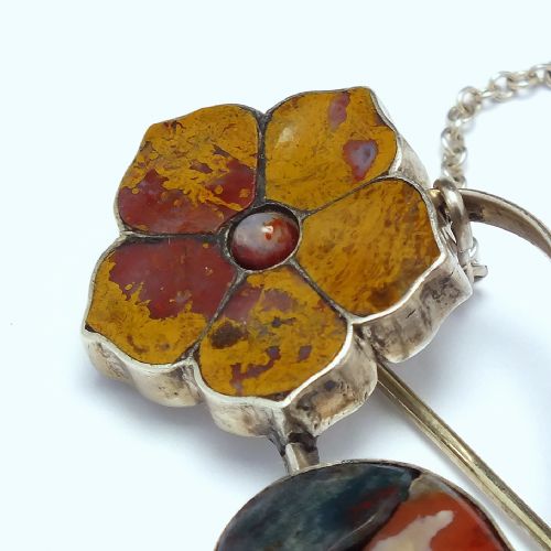 VICTORIAN SCOTTISH FLOWER SILVER AND AGATE BROOCH C1880 - ADDITIONAL PHOTO 1