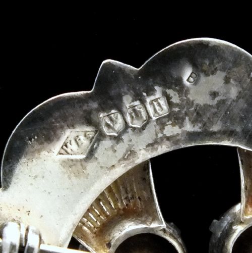 SCOTTISH SOLID SILVER CELTIC SHIELD BROOCH EDINBURGH 1957 - ADDITIONAL PHOTO 2