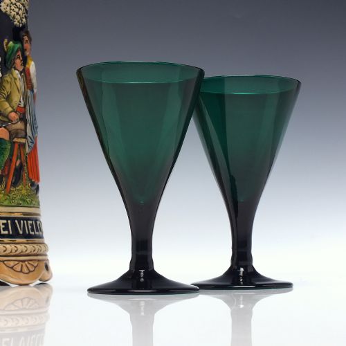 PAIR OF 19TH CENTURY GREEN WINE GLASSES C1820 - ADDITIONAL PHOTO 1