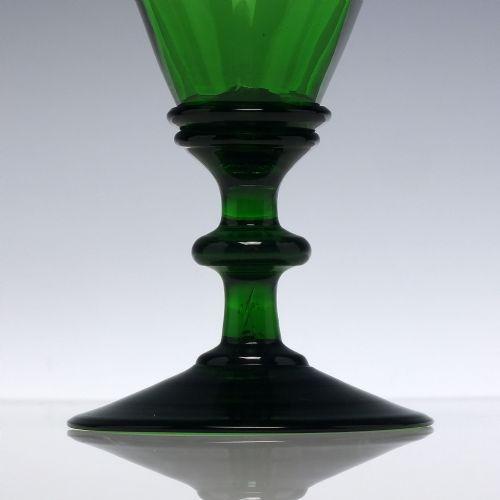 PAIR OF 19TH CENTURY APPLE GREEN WINE GLASSES C1840 - ADDITIONAL PHOTO 3