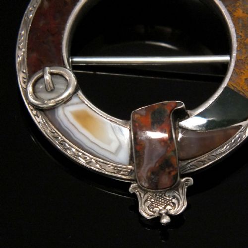 VICTORIAN SCOTTISH SILVER GARTER BELT AGATE BROOCH C1860 - ADDITIONAL PHOTO 2
