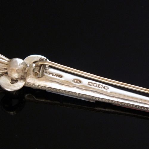 SCOTTISH SILVER AGATE DIRK BROOCH BY ROBERT ALLISON SONS GLASGOW 1960 - ADDITIONAL PHOTO 2