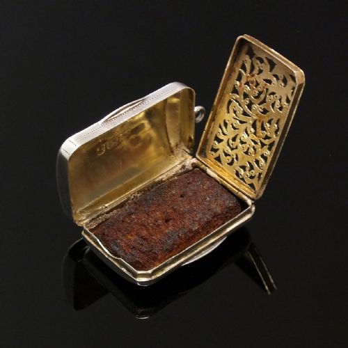 GEORGIAN SILVER VINAIGRETTE BY JOSEPH TAYLOR HALLMARKED BIRMINGHAM 1819 - ADDITIONAL PHOTO 4