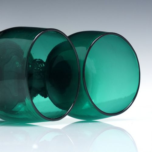 PAIR OF GEORGIAN BRISTOL GREEN WINE ROEMER GLASSES WITH HOLLOW STEM C1820 - ADDITIONAL PHOTO 3